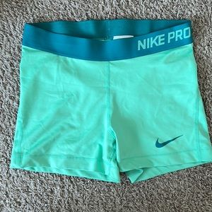 Nike Pro Women’s Seafoam Green Shorts Size M